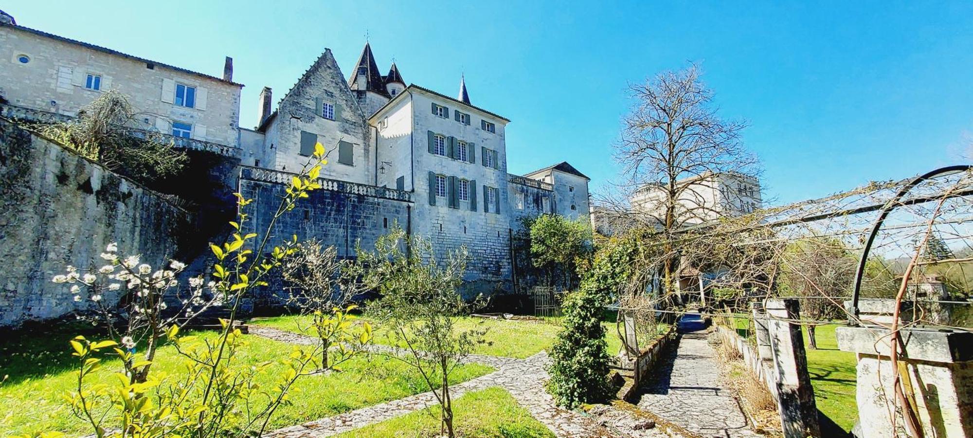 Château des Sénéchaux, Bourdeilles Esterno foto
